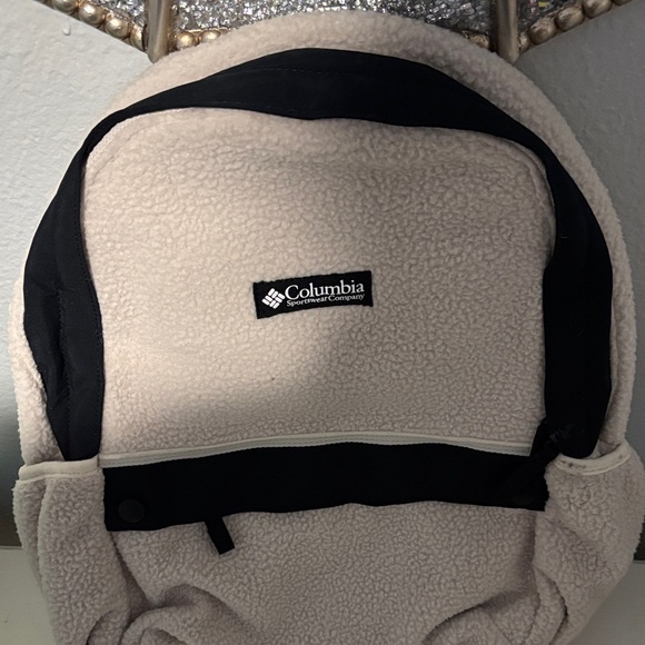 Columbia Black and Cream Fleece Backpack - Picture 3 of 3